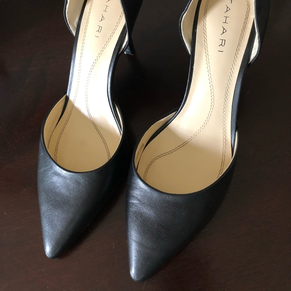 Tahari black leather pumps